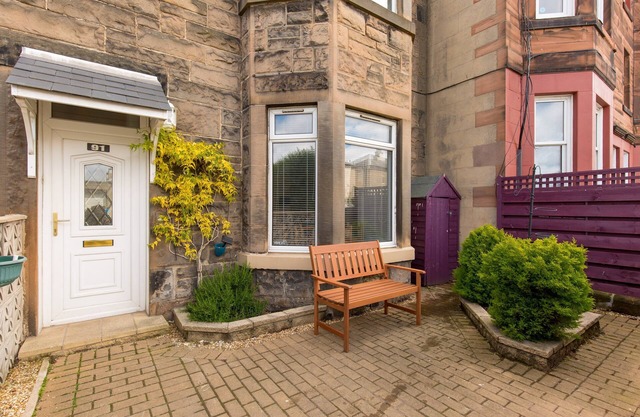 Lochend Road [414] is a Stylish, homely and spacious ground floor apartment.