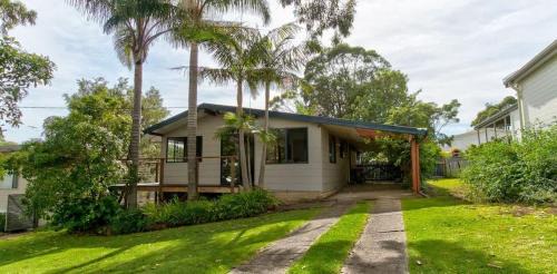 Lockhart Leafy Cottage - walk to Mollymook Beach