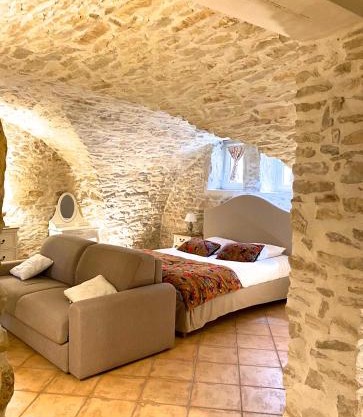 LOCUS AMOENUS