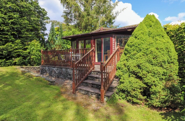 LODGE 7 AT POUND FARM, family friendly, with a garden in Kendal