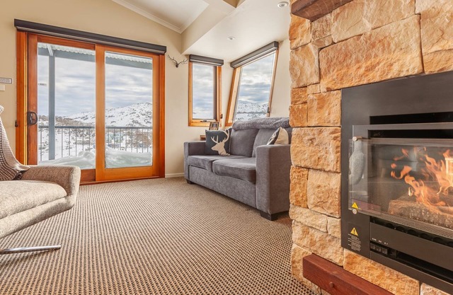 Lodge Chalet 15 - This two storey apartment offers three bedrooms