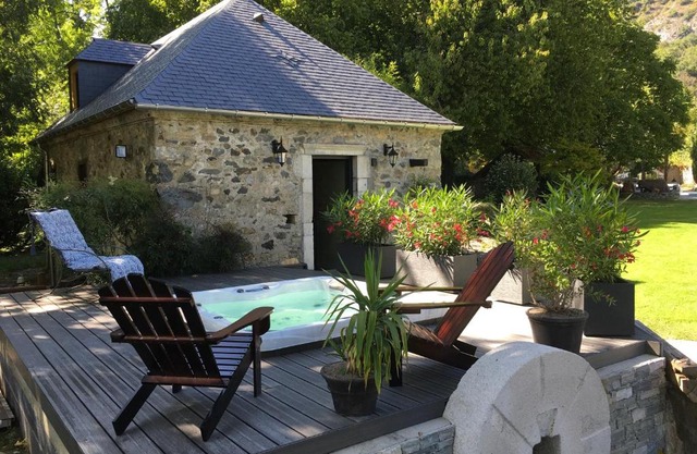 Lodge ou Gîte de caractére avec jaccuzi spa piscine