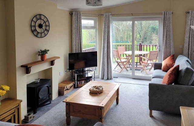Lodge with one master double with ensuite and one twin.