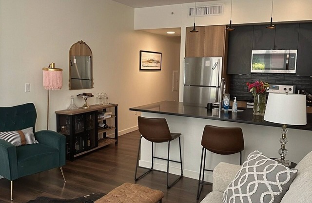LODO 1-bedroom Designer Apartment Meets Mile High Charm