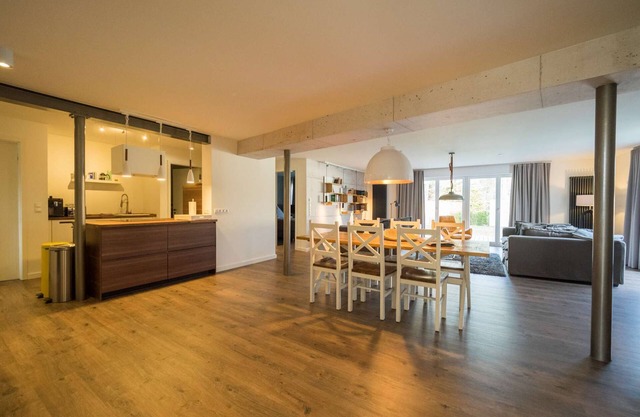 Loft apartment for 6 persons. Sauna, pool, terrace. Garden.