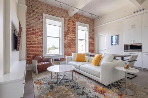 Lofty Blues at the Brent Lofts