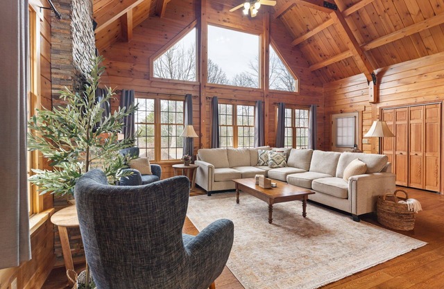 Log Cabin, 27 Acre Modern Mountain Escape, Pool, Hot Tub and Fireplace