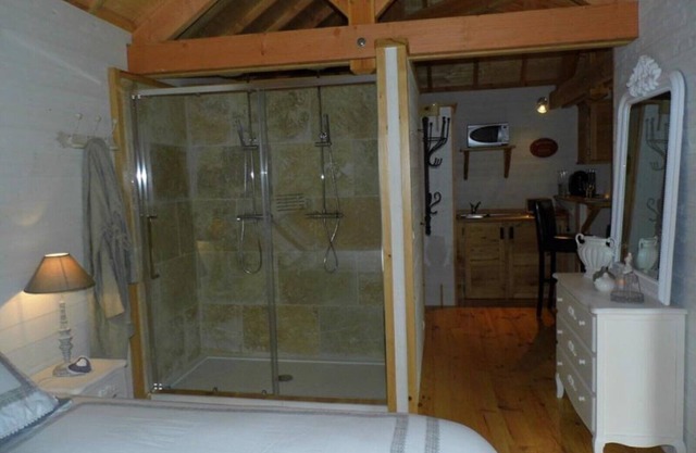 Log Cabin-Deluxe-Whirlpool bath-Countryside view-Gîtes de France