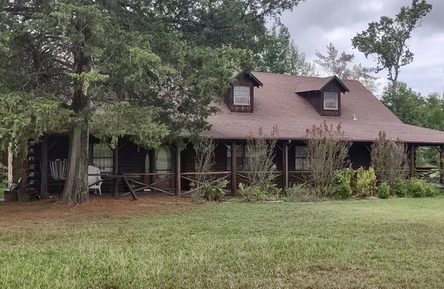 Log cabin East Texas near Barnwell and Lake of the Pines