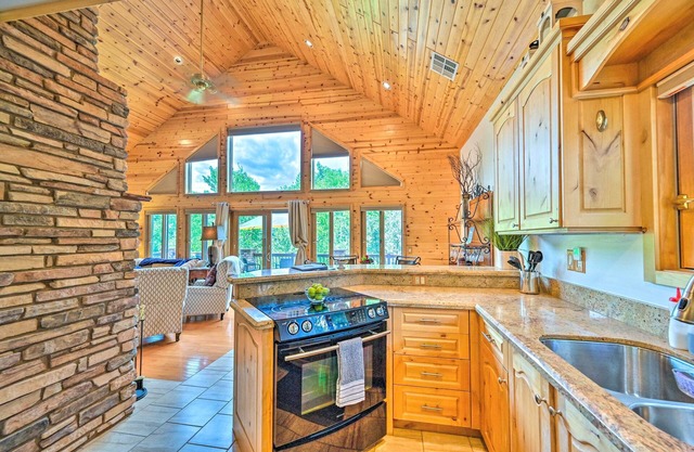 Log Cabin in Payson w/Deck, Mtn & Creek Views