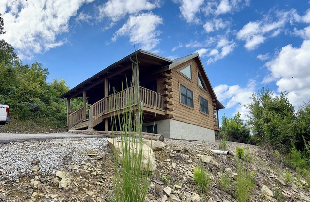 Log Cabin in the Heart of Hocking Hills! - TreeTop