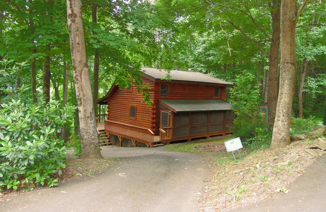 Log Cabin, MountainView, EZ Access, Playground, Fireplace, Firepit, WIFI, AC