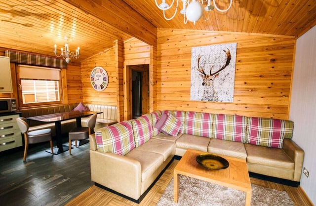 Log Cabin near Glasgow
