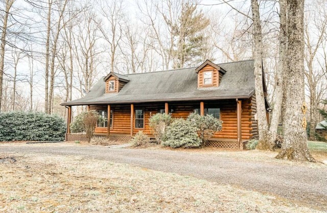 Log Cabin Retreat In the Blue Ridge Mountains.