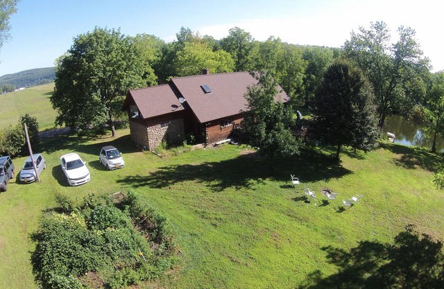Log House on water, family get-a-way in mountains w/pond, fishing & Swimming
