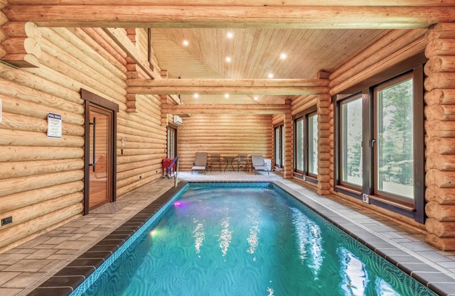 Log House Vacation Rental with Pool and Tennis Court near with Camelback