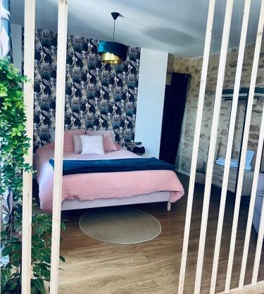 Logement entier, Studio 131, à Sarlat centre, avec spa, parking privé et à 15min à pied de la cité médiévale