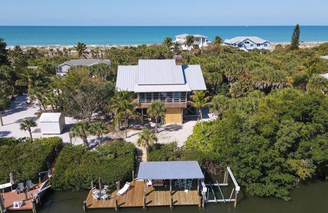Loggerhead Landing: Beach, swim spa and dock: This lodge on the beach has it all!