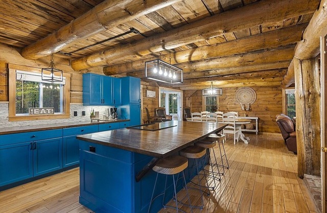 LogHome W/Private Hot Tub~Pet Friendly Near Loon Mtn,Waterville & OWls Nest Rest