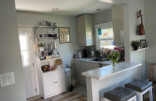 Lomita Sunset Bungalow,