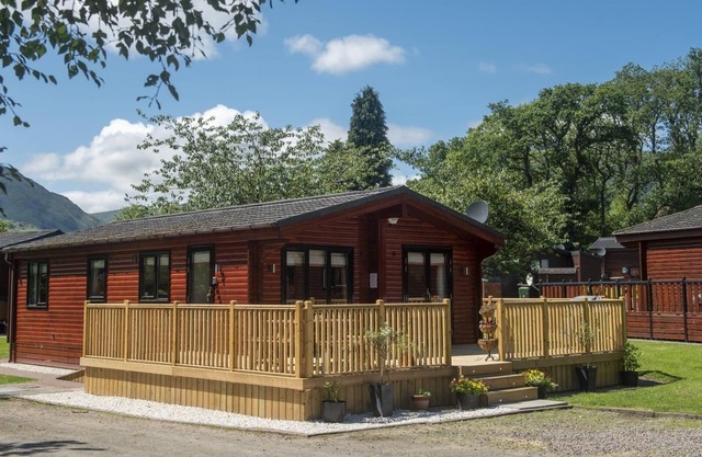 Lomond Lodge 20, Luxury Log cabin on the banks of Loch Lomond