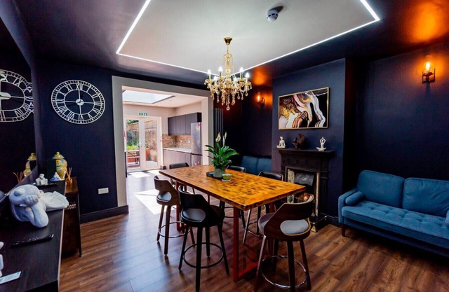 London Heathrow Home-A Brand new 6 bed house
