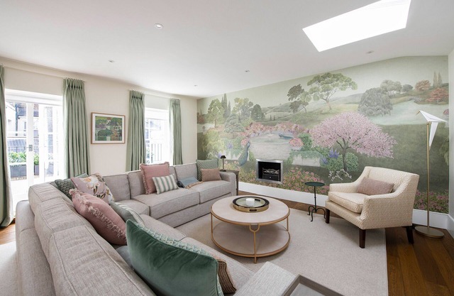 London Perfect, three level home, balcony, quiet neighborhood, Kensington