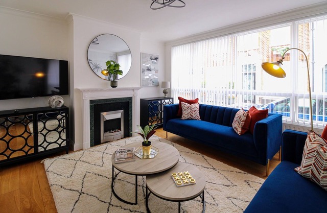 London South Kensington Luxury 4-Bed Mews House + Free Parking