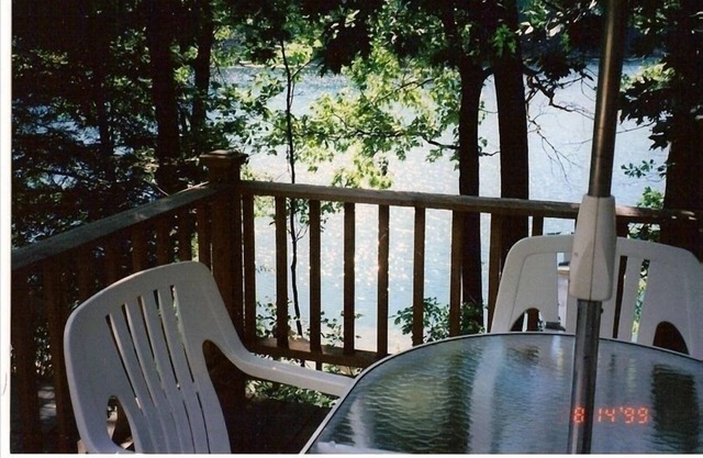 Lone Pine Cottage 1 Bedroom Lakefront on Bryan Lake