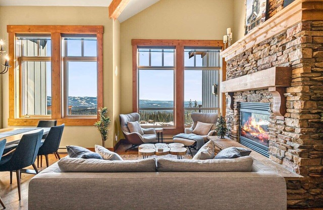 Lonestar | Private Hot Tub & Ski In/Ski Out