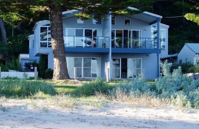 Long Beach Beachfront Villa 1