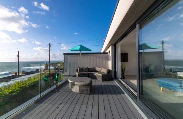 Longitude 5° W - Three Bedroom House, Sleeps 6