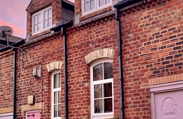 Longsands Hideaway Cottage - Sleeps 4 - Parking