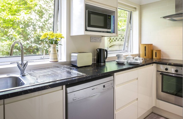 Longships Apartment - two bedroomed apartment within a 15 min walk of the beach.