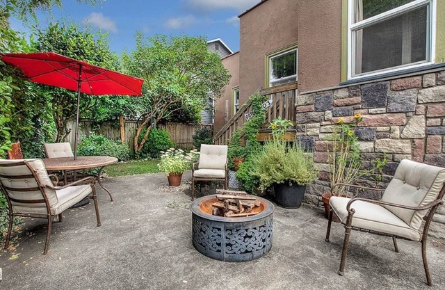 LOOK NO FURTHER, THIS IS IN THE TOP 20% OF INVENTORY IN SEATTLE MOUNT BAKER