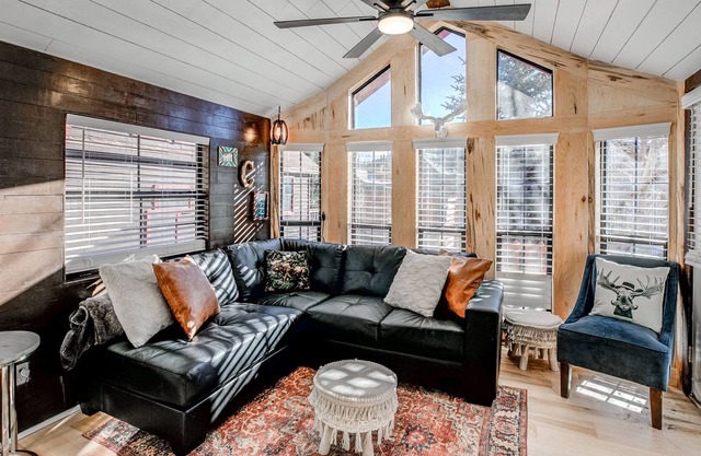 Loose Moose Cabin: Dog Friendly, Outdoor Access