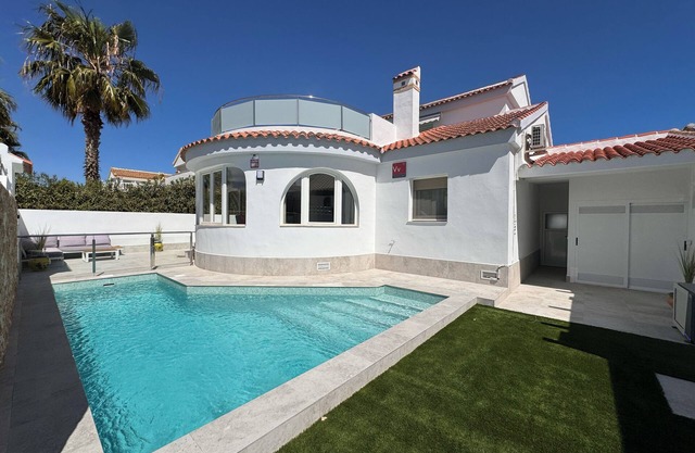 Los Alcázares- Detached Villa, Private Swimming Pool, 500m from Beach .