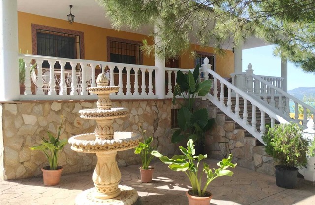 LOS ANGULOS HOUSE