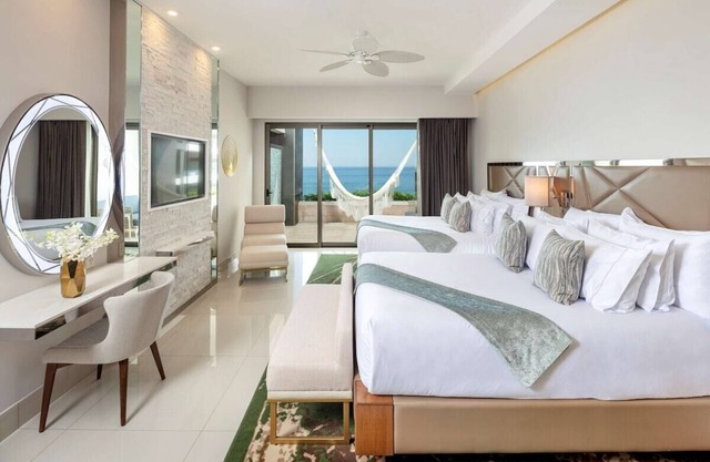 Los Cabos - Jr. Studio, Ocean View, 2-Queen Beds, Rate discounted 20-30%