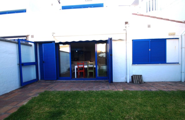 Los Lances 2nd line beach: Ibicencan house with lawn for 6 persons