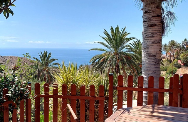 Los Palmeros: Charming Rural Cottage with Sea Views and Air Conditioning