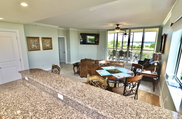 LOST KEY BEACH & GOLF CLUB End Unit for 50% better views 👀 NO SMOKING!