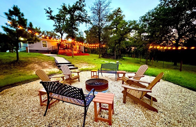 Lost Pines Cabin - 15 Acres, Dog Friendly, Hiking, Campfires, Bastrop, COTA