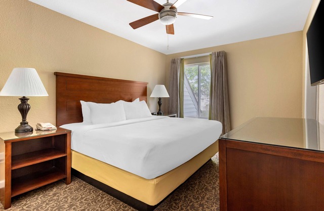Lots of Activities to Enjoy! 2 Units, Indoor & Outdoor Pools, Free Parking