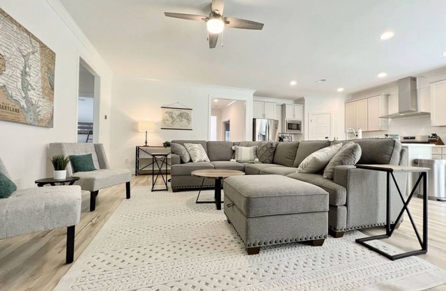 Lots of amenities. Open Floor plan. Perfect for families and groups!