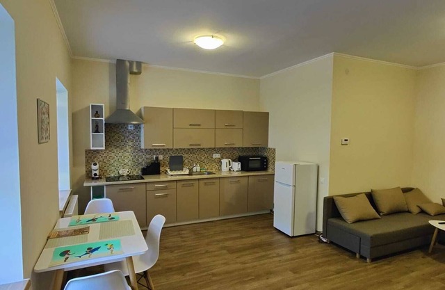 Louisa - Charming 2 Bedroom Apartment