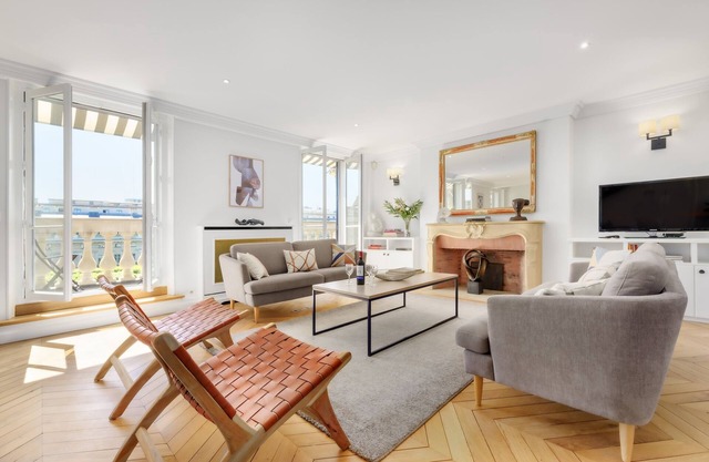 Louvre/Palais Royal Three Bedroom Duplex