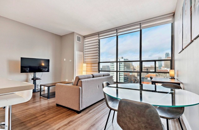 Lovely 1+1-BR in DT Toronto