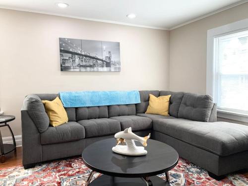 Lovely 1 BD downtown 2F apt in quite neighborhood