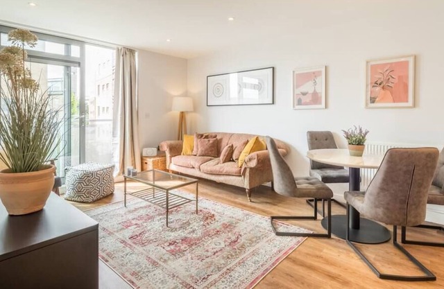 Lovely 1 bed Station flat - Central With Sofa Bed